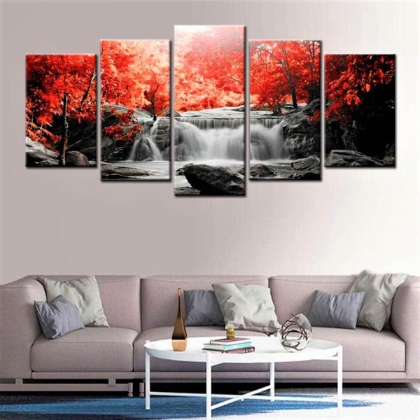 Röda träd vid vattenfall | 5 delar