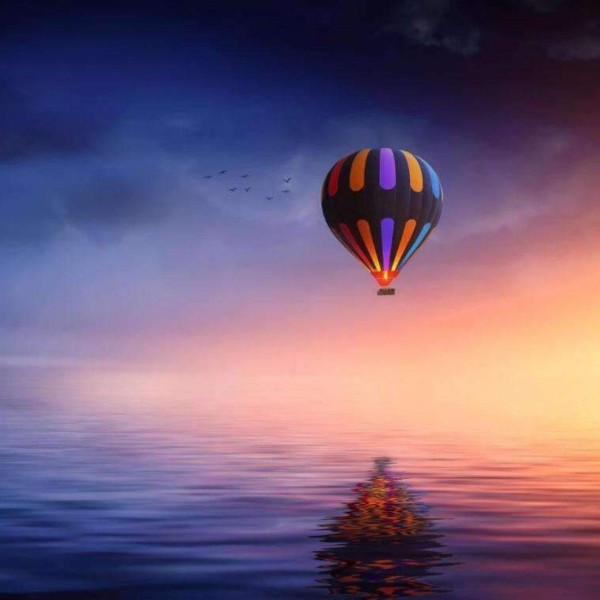 Solnedgång med luftballong
