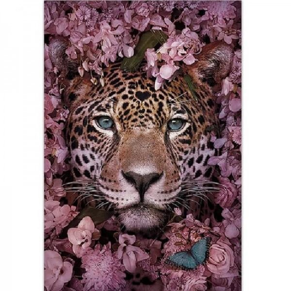 Leopard bland blommor