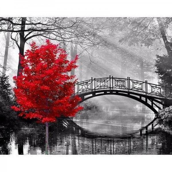 Rött träd vid bro